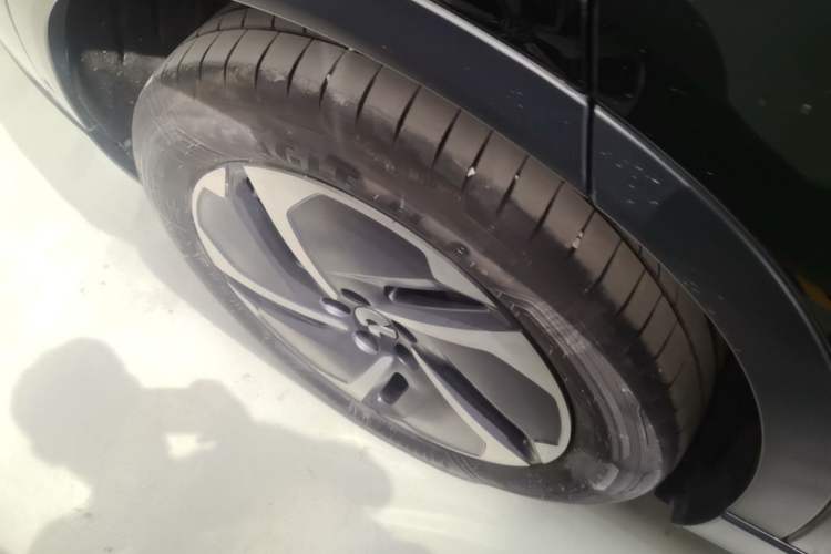 Used Nio ES6 2024 75 kWh Right Rear Wheel Hub