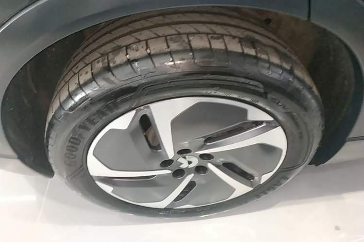 Used Nio ES6 2024 75 kWh Right Rear Wheel Hub