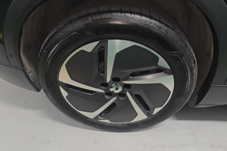 Used Nio ES6 2024 75 kWh Right Rear Wheel Hub