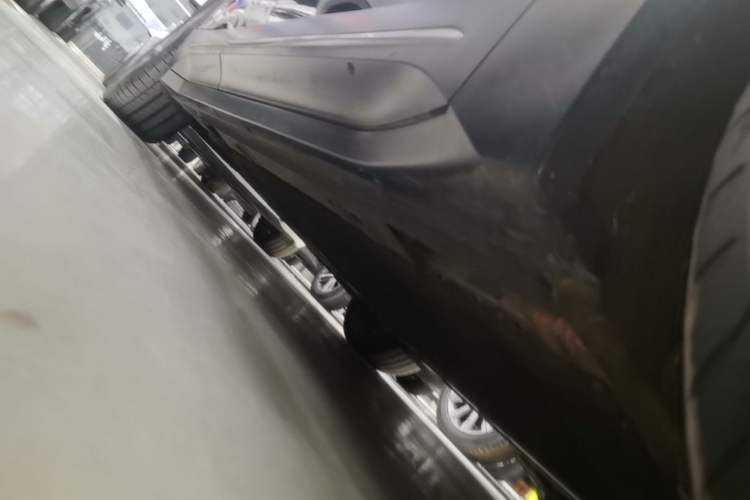 Used Nio ES6 2024 75 kWh Right Side Sill