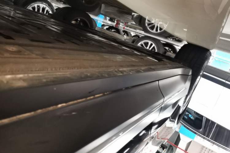 Used Nio ES6 2024 75 kWh Right Side Sill