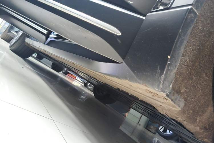 Used Nio ES6 2024 75 kWh Right Side Sill