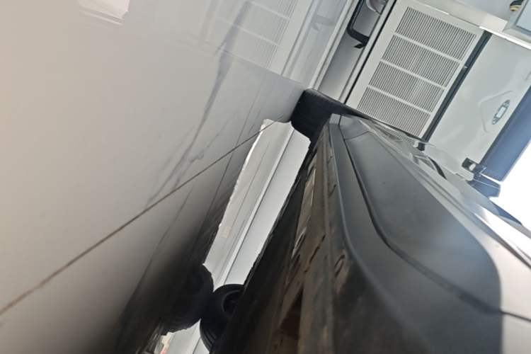 Used Nio ES6 2024 75 kWh Right Side Sill