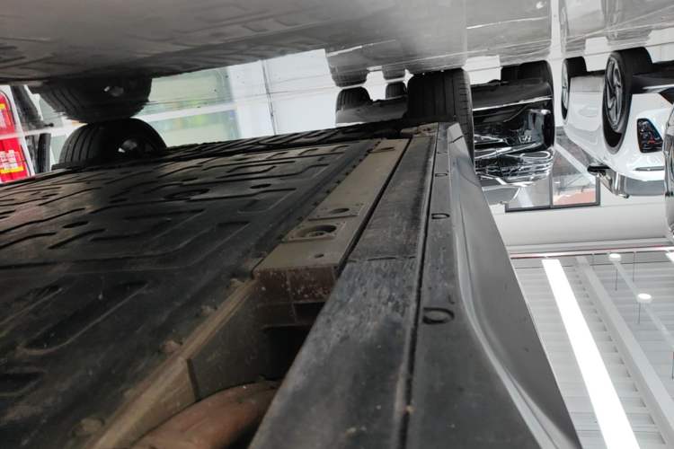 Used Nio ES6 2024 75 kWh Right Side Sill