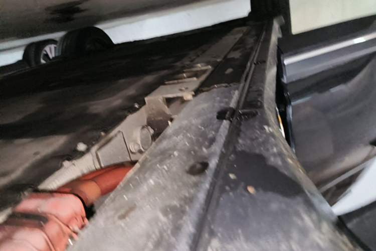 Used Nio ES6 2024 75 kWh Right Side Sill