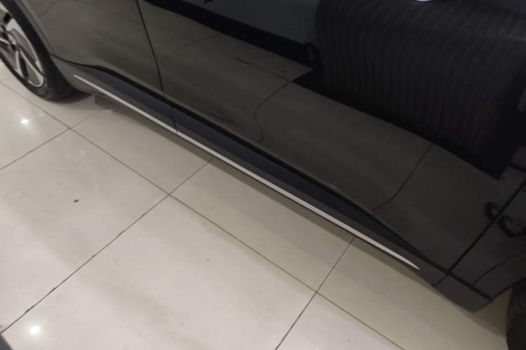 Used Nio ES6 2024 75 kWh Right Side Sill