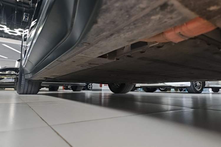 Used Nio ES6 2024 75 kWh Right Side Sill