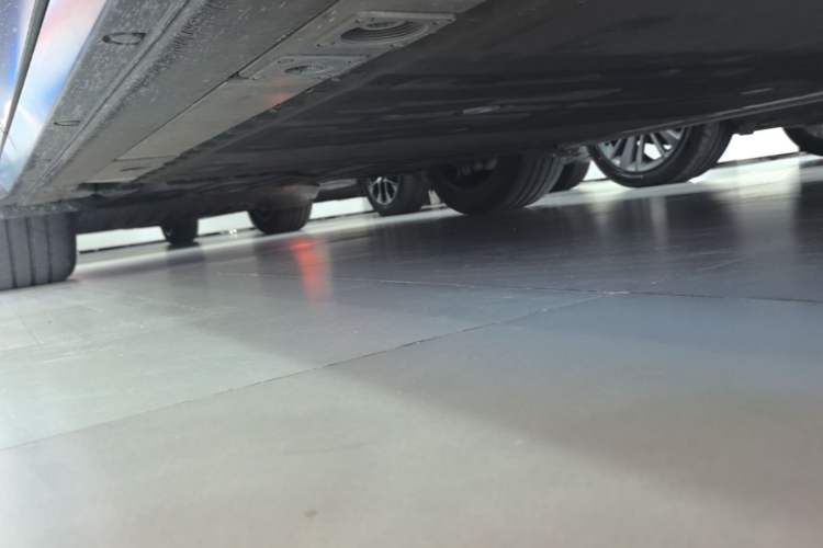 Used Nio ES6 2024 75 kWh Right Side Sill