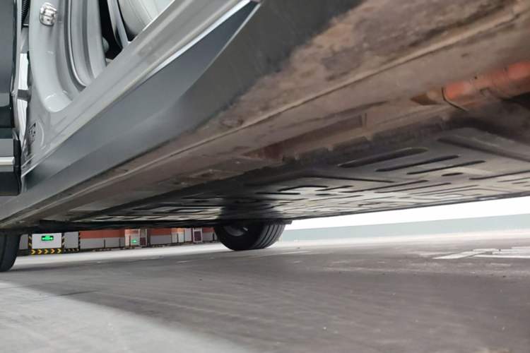 Used Nio ES6 2024 75 kWh Right Side Sill