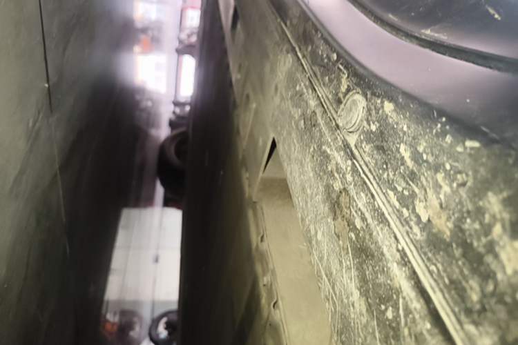 Used Nio ES6 2024 75 kWh Right Side Sill