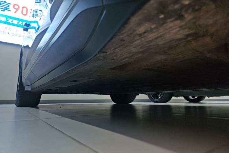 Used Nio ES6 2024 75 kWh Right Side Sill