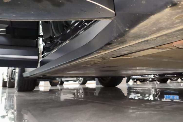 Used Nio ES6 2024 75 kWh Right Side Sill