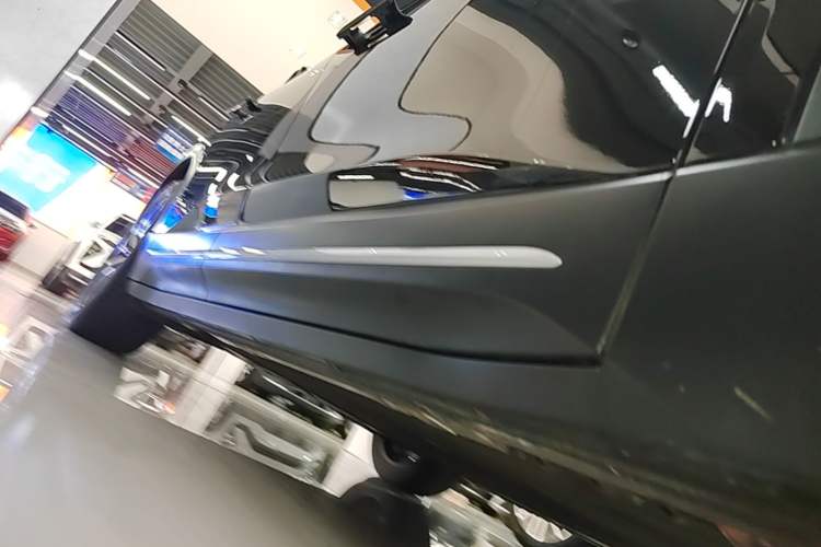 Used Nio ES6 2024 75 kWh Right Side Sill