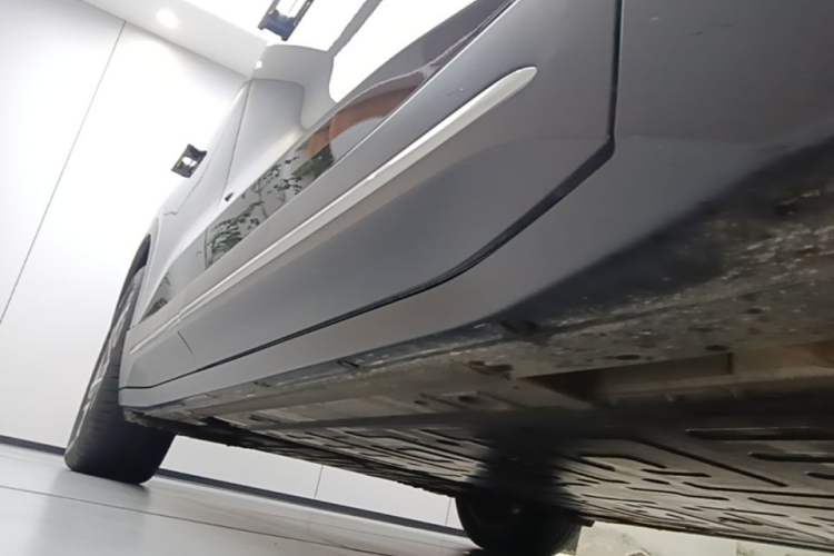 Used Nio ES6 2024 75 kWh Right Side Sill