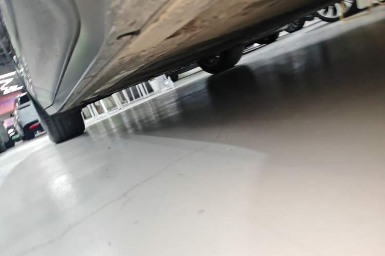 Used Nio ES6 2024 75 kWh Right Side Sill