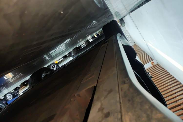 Used Nio ES6 2024 75 kWh Right Side Sill