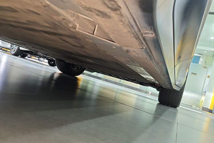 Used Nio ES6 2024 75 kWh Right Side Sill