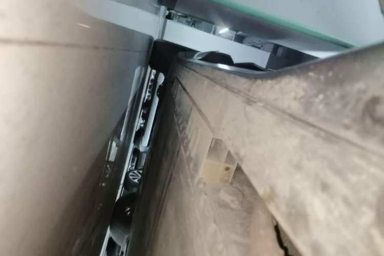 Used Nio ES6 2024 75 kWh Right Side Sill