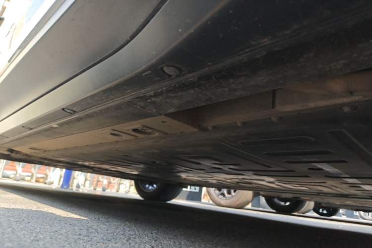 Used Nio ES6 2024 75 kWh Right Side Sill