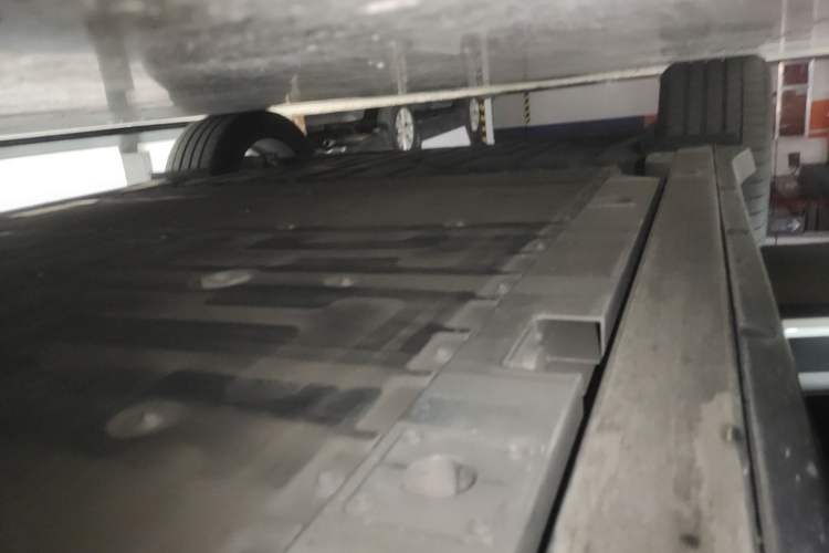 Used Nio ES6 2024 75 kWh Right Side Sill