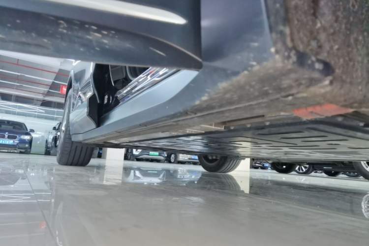 Used Nio ES6 2024 75 kWh Right Side Sill