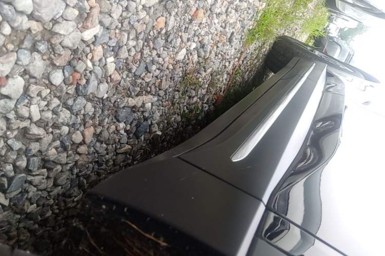 Used Nio ES6 2024 75 kWh Right Side Sill