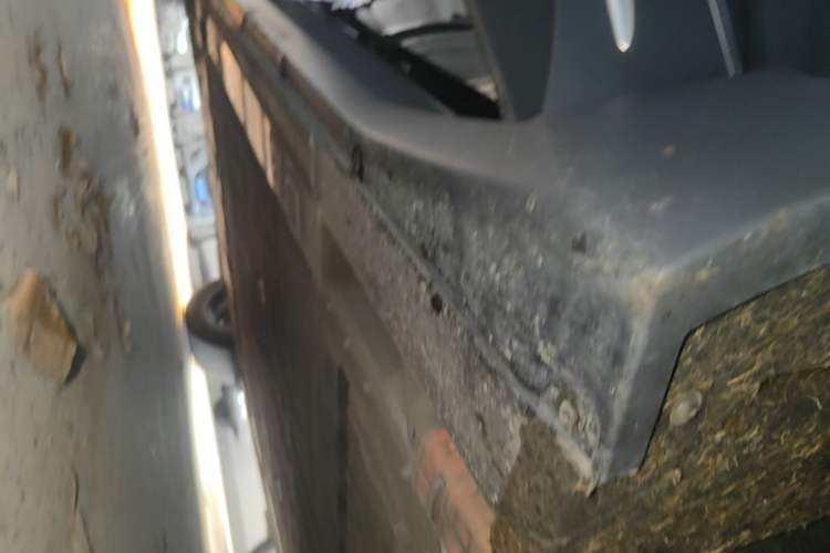 Used Nio ES6 2024 75 kWh Right Side Sill