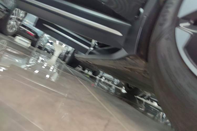 Used Nio ES6 2024 75 kWh Right Side Sill