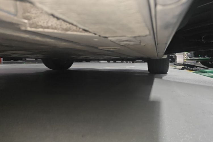 Used Nio ES6 2024 75 kWh Right Side Sill
