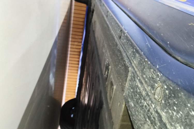 Used Nio ES6 2024 75 kWh Right Side Sill