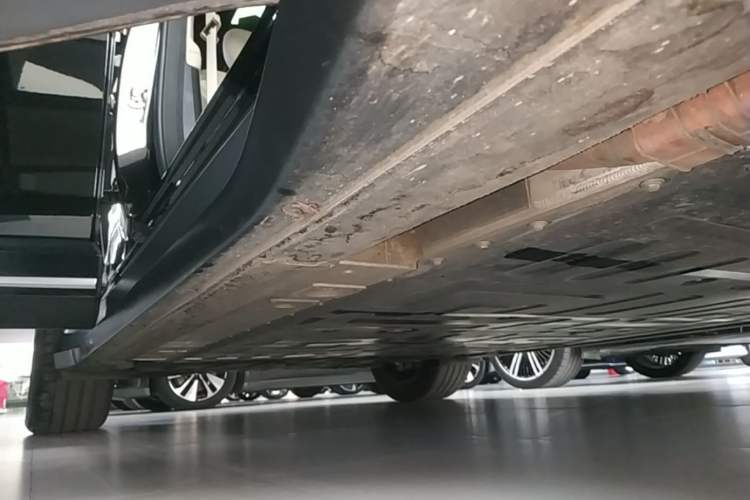 Used Nio ES6 2024 75 kWh Right Side Sill