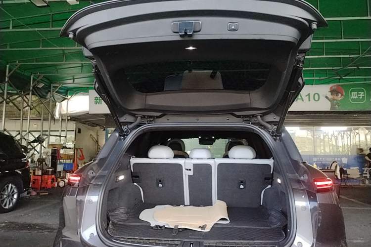 Used Nio ES6 2024 75 kWh Trunk
