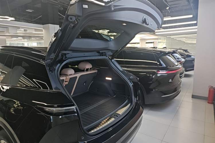 Used Nio ES6 2024 75 kWh Trunk