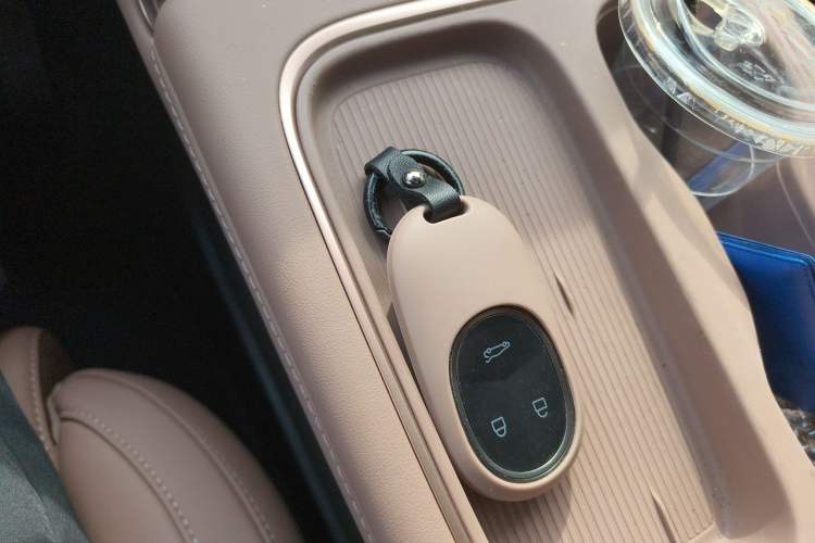 Used Nio ES6 2024 75 kWh Vehicle Key