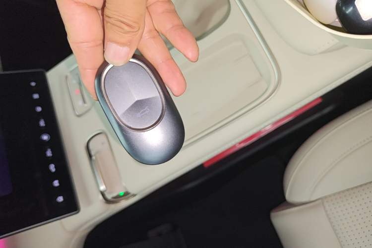 Used Nio ES6 2024 75 kWh Vehicle Key