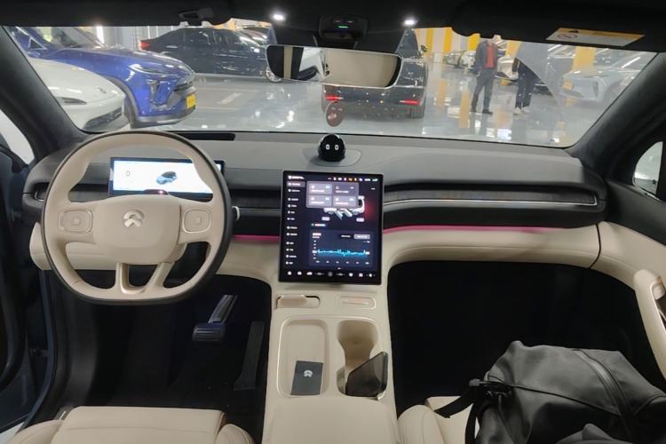 Used Nio ES6 2024 75 kWh Center Console