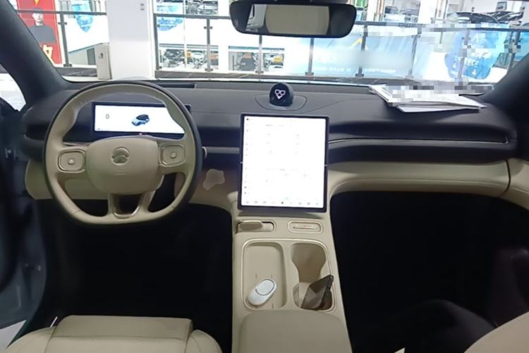 Used Nio ES6 2024 75 kWh Center Console