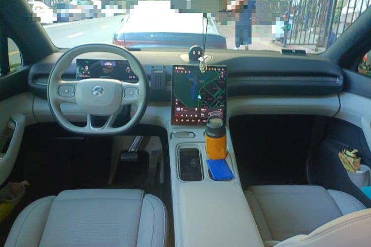 Used Nio ES6 2024 75 kWh Center Console