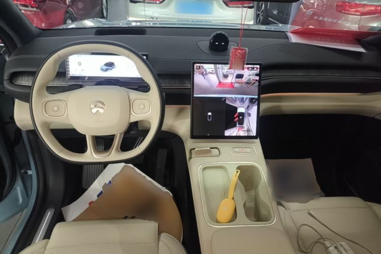 Used Nio ES6 2024 75 kWh Center Console