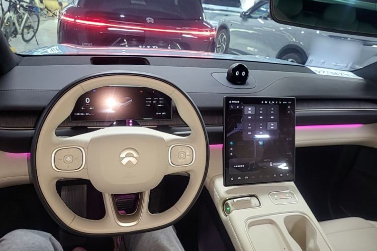Used Nio ES6 2024 75 kWh Center Console