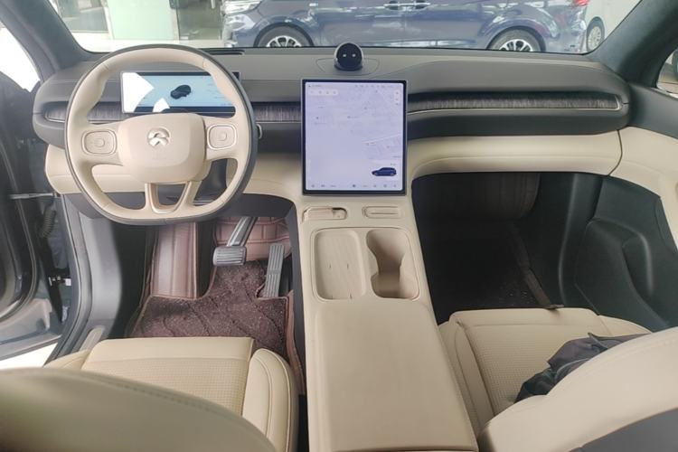Used Nio ES6 2024 75 kWh Center Console