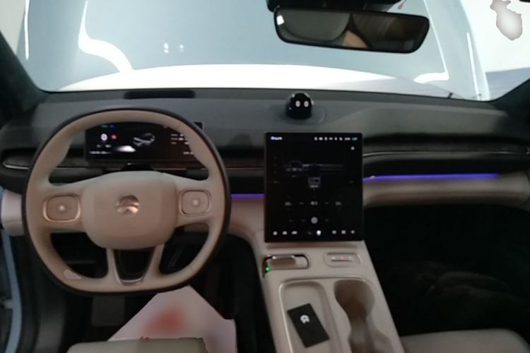 Used Nio ES6 2024 75 kWh Center Console