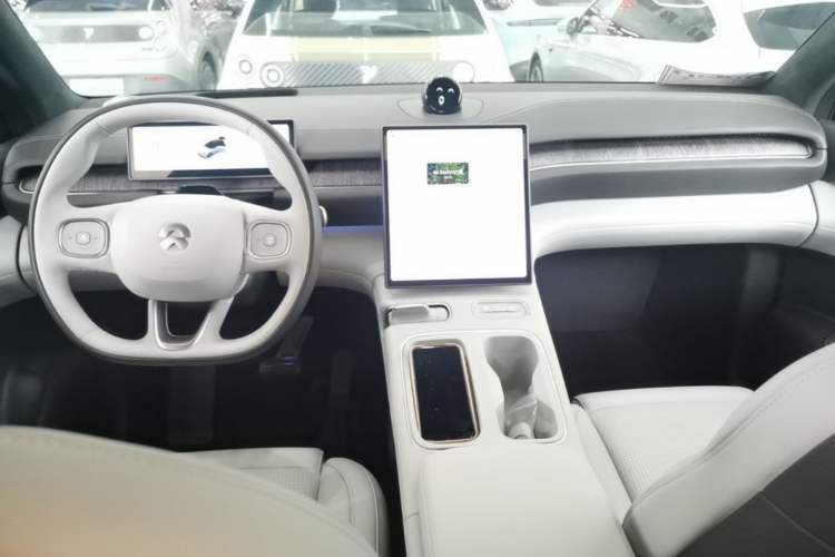 Used Nio ES6 2024 75 kWh Center Console