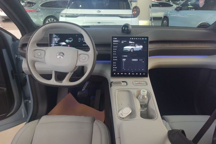 Used Nio ES6 2024 75 kWh Center Console