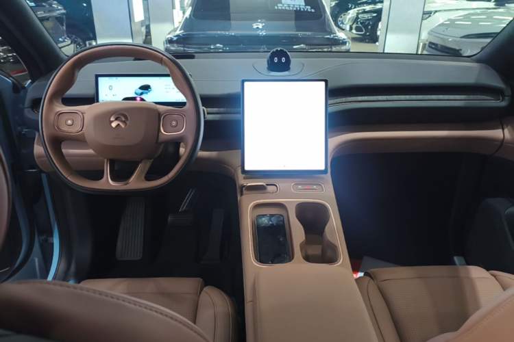 Used Nio ES6 2024 75 kWh Center Console