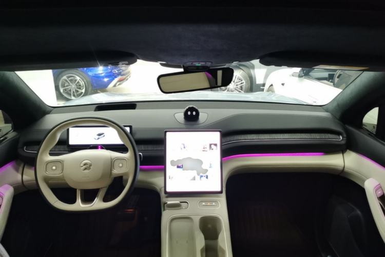 Used Nio ES6 2024 75 kWh Center Console
