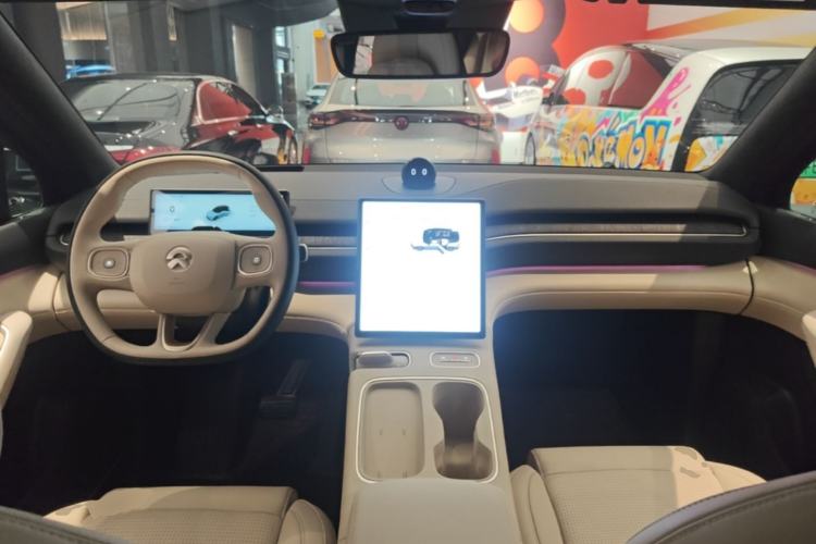 Used Nio ES6 2024 75 kWh Center Console
