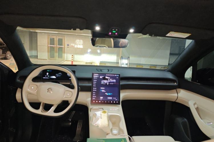 Used Nio ES6 2024 75 kWh Center Console
