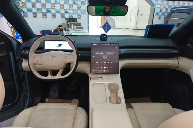 Used Nio ES6 2024 75 kWh Center Console