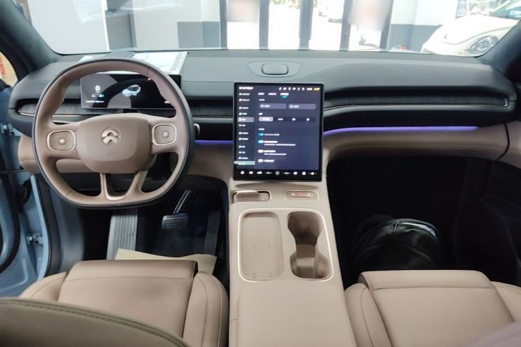 Used Nio ES6 2024 75 kWh Center Console